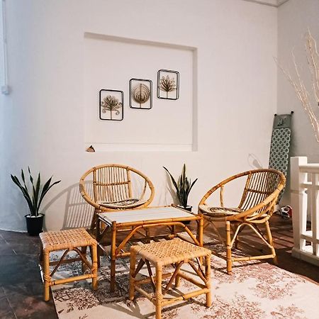 111 Hutton Lane Hostel Джорджтаун Экстерьер фото