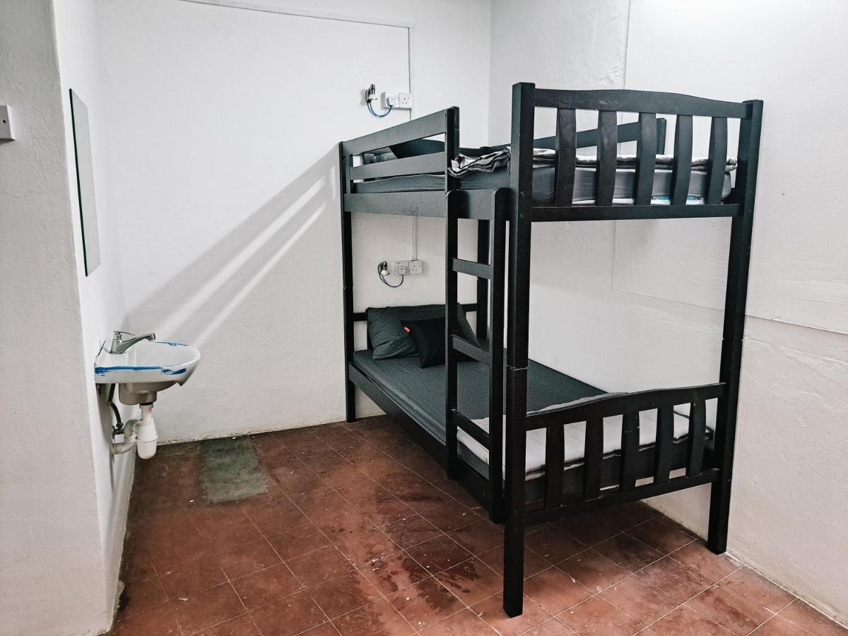 111 Hutton Lane Hostel Джорджтаун Экстерьер фото