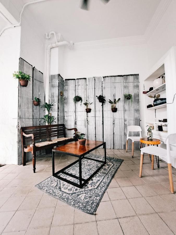 111 Hutton Lane Hostel Джорджтаун Экстерьер фото