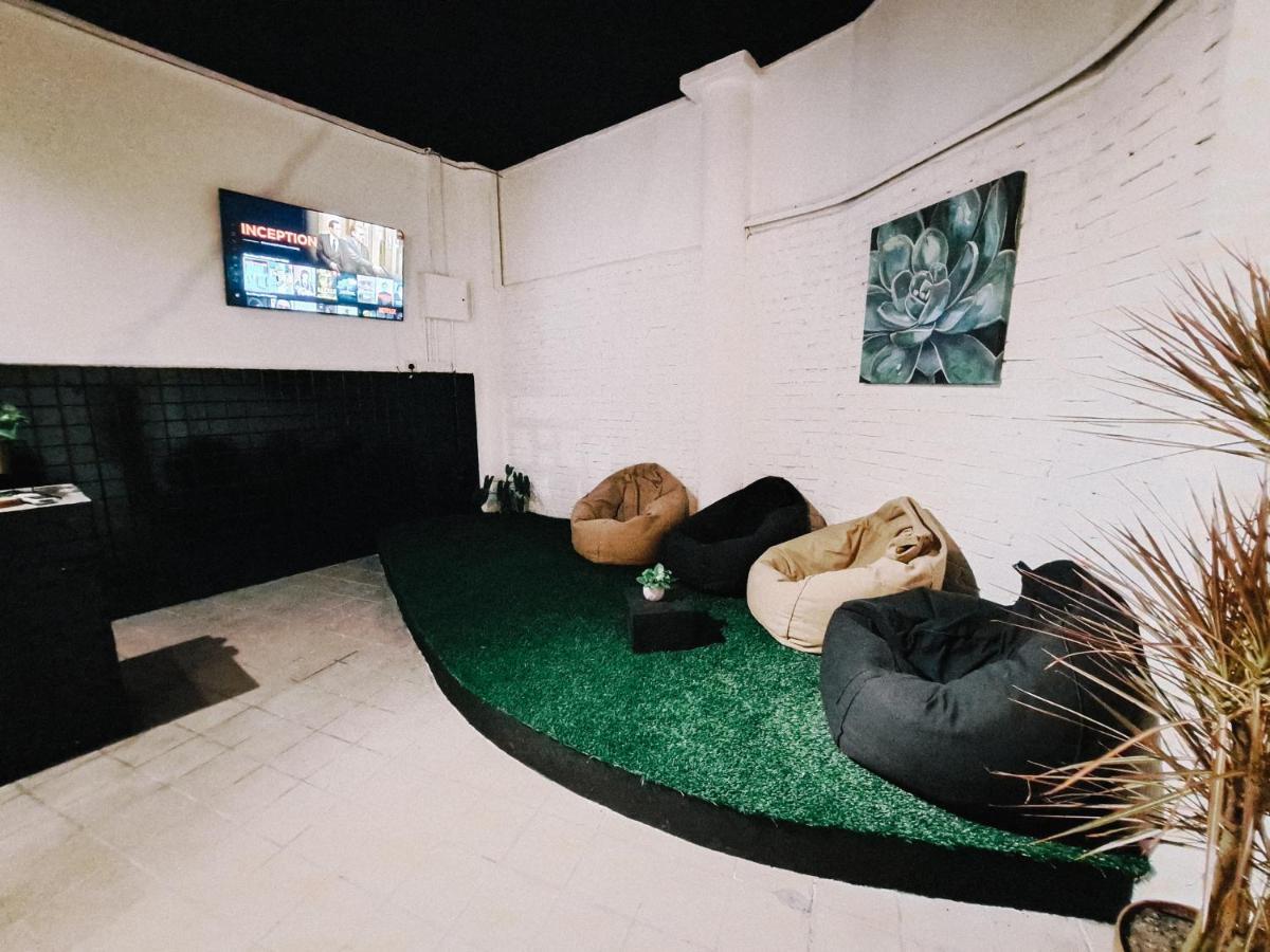 111 Hutton Lane Hostel Джорджтаун Экстерьер фото