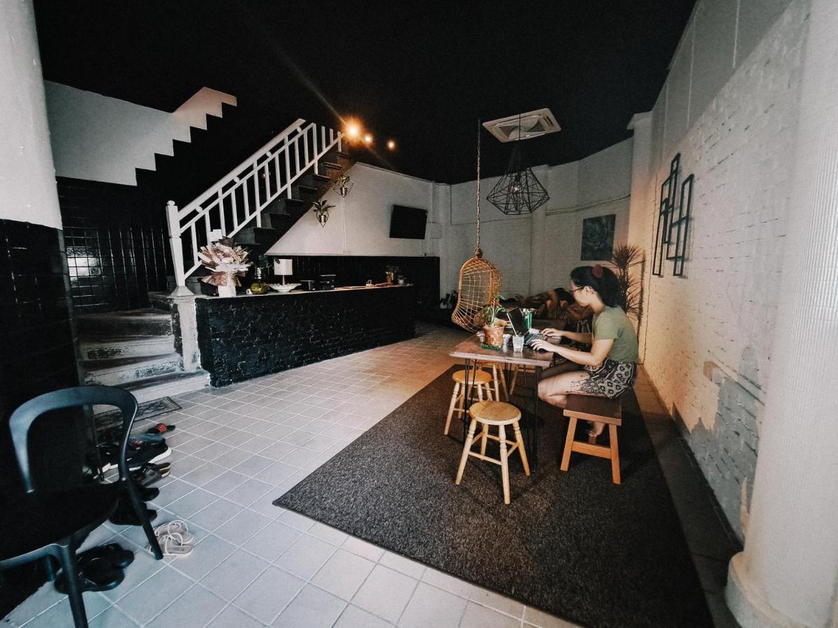 111 Hutton Lane Hostel Джорджтаун Экстерьер фото